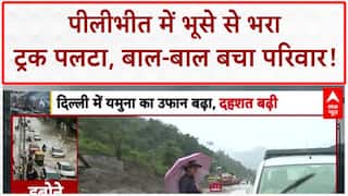 Miraculous Escape: Pilibhit में भूसे से भरा Truck Car पर पलटा, परिवार बाल-बाल बचा!