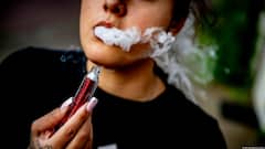 Vaping vs Smoking: சிகரெட்டை விட 'வேப்பிங்' பாதுகாப்பானதா? - இளைஞர்களே உஷார்..தெரியாமல் கூட இதை செய்யாதீங்க!
