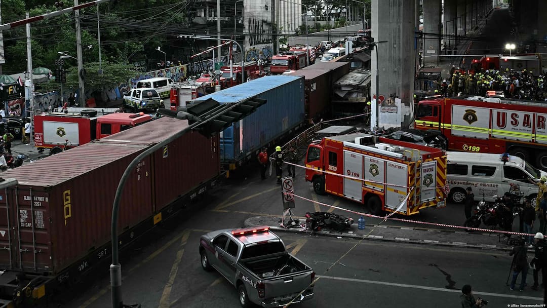 Thailand Train Collision Near Bangkok Leaves At Least 8 Dead
