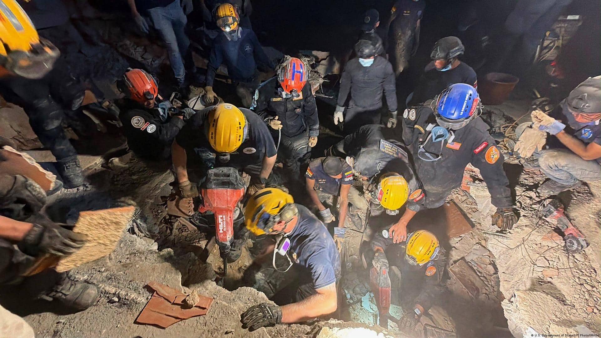 Venezuela Twin Earthquakes Death Toll Nears 2,000 As Rescue Hopes Fade