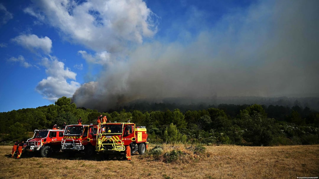 Wildfires Sweep Southern France After Record Heatwave; Thousands Evacuated, 900 Hectares Burned