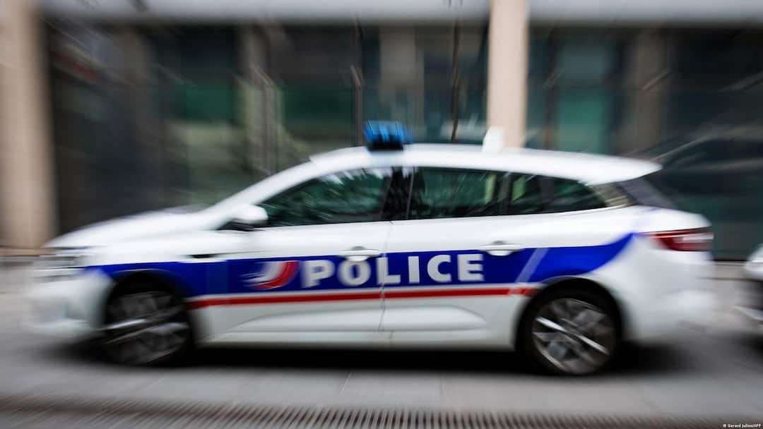 France Opens Terror Investigation After Military-Grade Weapons Found Near Paris Synagogue