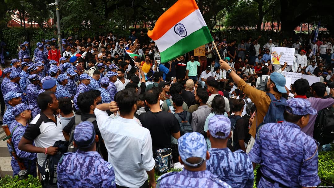 Plainclothes Men With Batons At CJP Protest Spark Questions; Delhi Police Explain