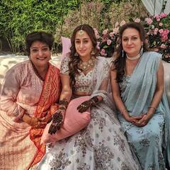 Unseen Photos: Varun Dhawan Flaunts His 'N Heart V' Mehendi Design As He Poses With Natasha Dalal