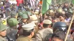 Watch horrifying visuals of violent protest at Singhu Border | ABP Special