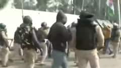Singhu Border: One person injured in violent clash b/w locals & agitating farmers | Top 20