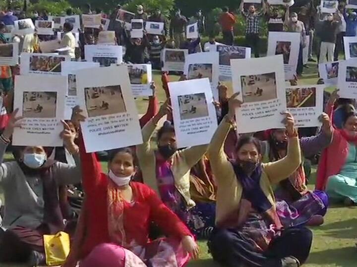 'Police Lives Matter': Kin Of Injured Delhi Police Personnel Stage Protest At Shahidi Park, Demand Action Against Miscreants 'Police Lives Matter': Kin Of Injured Delhi Police Personnel Stage Protest At Shahidi Park, Demand Action Against Miscreants