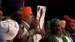 Protesting farmers observe 1 min silence for Mahatma Gandhi on his death anniversary