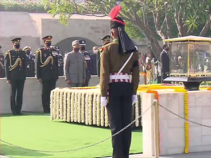 President Ram Nath Kovind at Raj Ghat in Delhi on the occasion of Mahatma Gandhi's death anniversary. (ANI Photo)