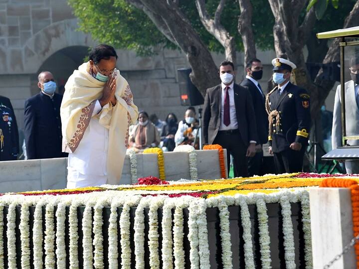 Vice president M. Venkaiah Naidu offers prayers at Raj Ghat in Delhi on the occasion of Mahatma Gandhi's death anniversary. (Photo: Twitter/@VPSecretariat)