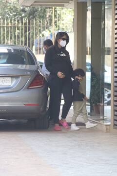 Mom-To-Be Kareena Kapoor Khan With Taimur Ali Khan Snapped At Karishma Kapoor House