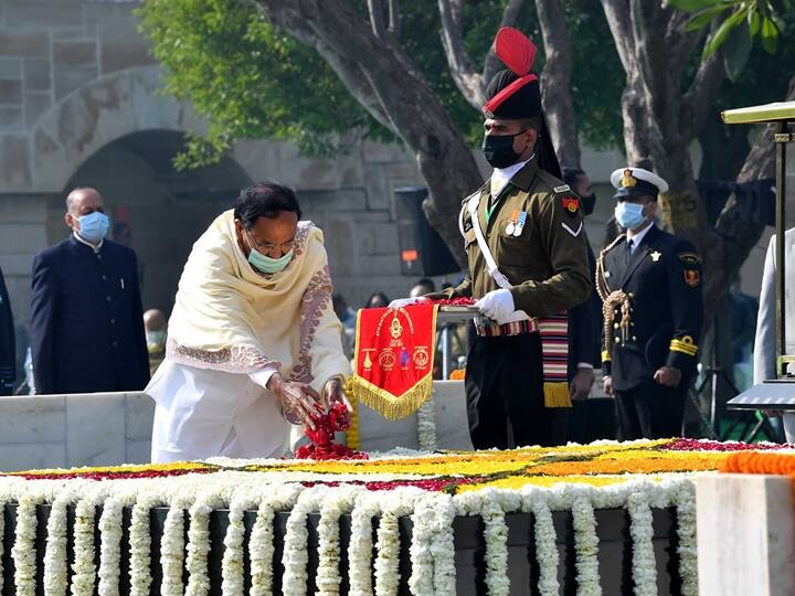 Vice president M. Venkaiah Naidu paying floral tribute to Mahatma Gandhi at Raj Ghat in Delhi on the occasion of his death anniversary. (Photo: Twitter/@VPSecretariat)