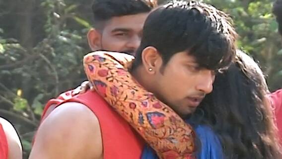 Apna Bhi Time Aayega: Did Rani really hug Veer?