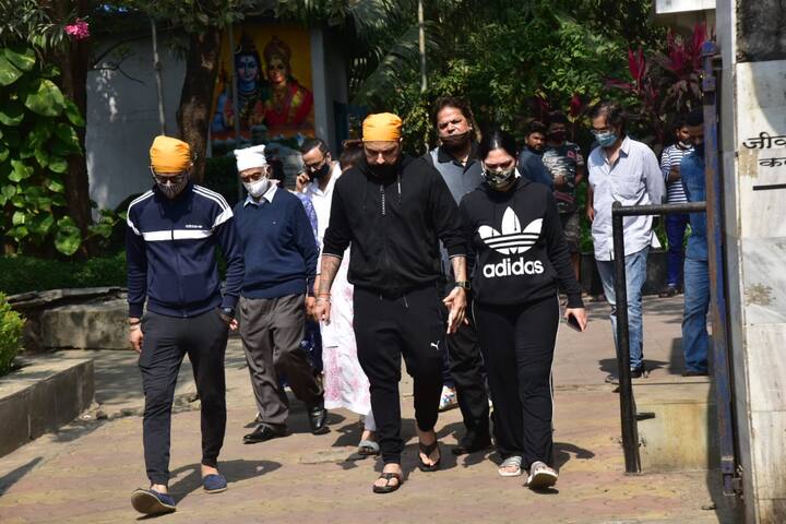 PICS: Producer Bunty Walia's Father's Funeral, Abhishek ...