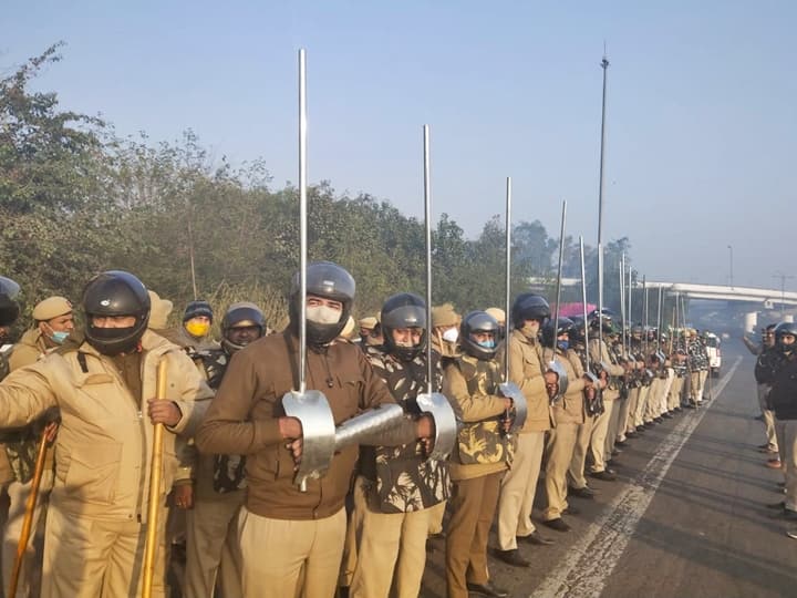 Farmers' Protest: Delhi Police To Now Fight Rioters With Special Steel Sticks Farmers' Protest: Delhi Police To Now Fight Rioters With Special Steel Sticks