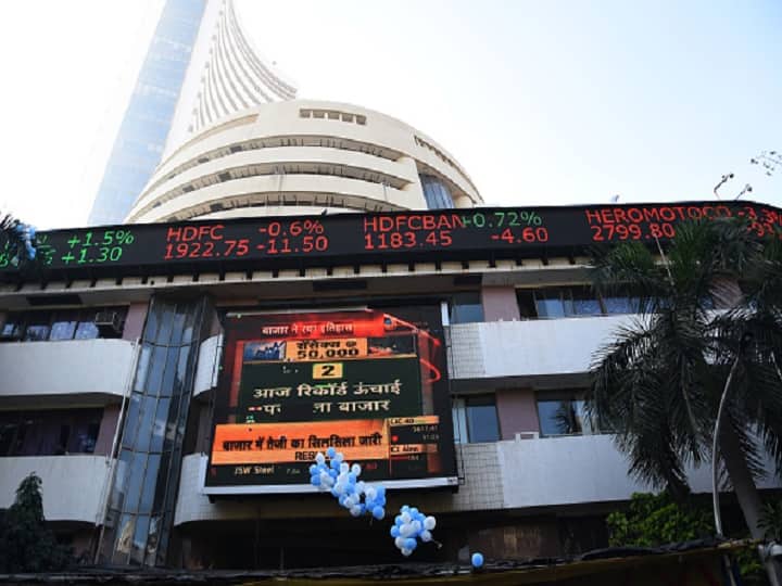 Share Market Update: Sensex, Nifty Extend Budget Day Rally; Banks, Auto, Infra Stocks Soar Share Market Update: Sensex, Nifty Extend Budget Day Rally; Banks, Auto, Infra Stocks Soar