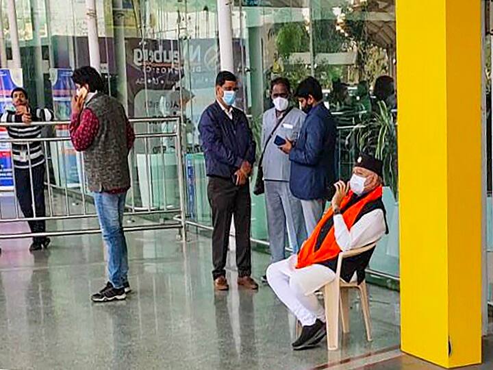 PM Modi's Younger Brother Prahlad Modi Sits On Dharna At Lucknow Airport - Here's Why PM Modi's Younger Brother Prahlad Modi Sits On Dharna At Lucknow Airport - Here's Why