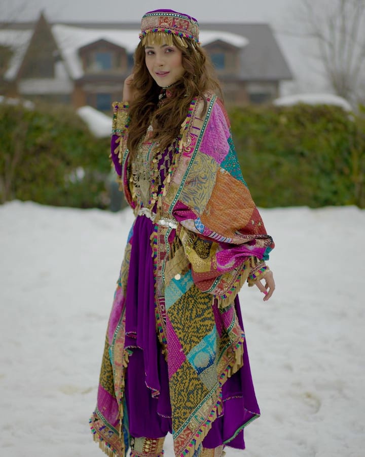 Shehnaaz, who emerged as the second runner-up of ‘Bigg Boss 13’, looked beautiful as ever in a Kashmiri attire. She donned a traditional outfit for her new project.