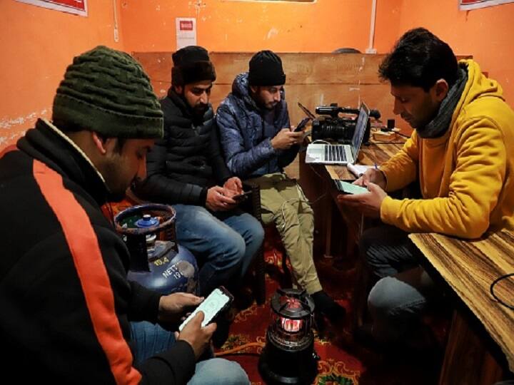 Jammu Kashmir: 4G Internet Services Being Reinstated Across Valley Jammu & Kashmir: 4G Internet Services Restored In Entire Valley After Nearly 18 Months