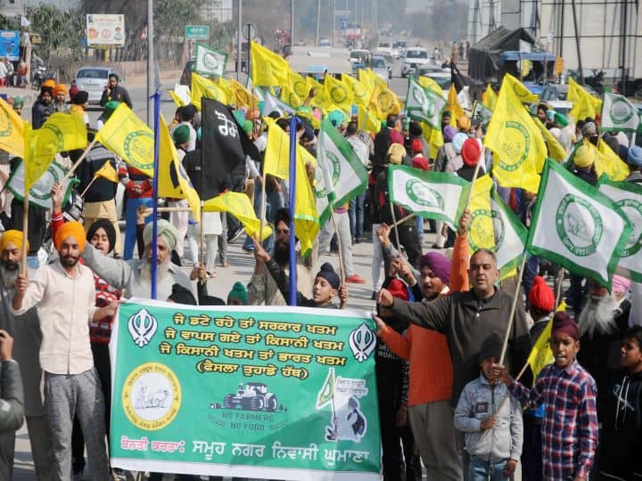 Farmers in Patiala block roads as a part of Chakka Jam. (Image: PTI)