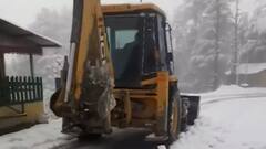 Himachal Pradesh: Heavy snowfall in Shimla disrupts life, people face trouble