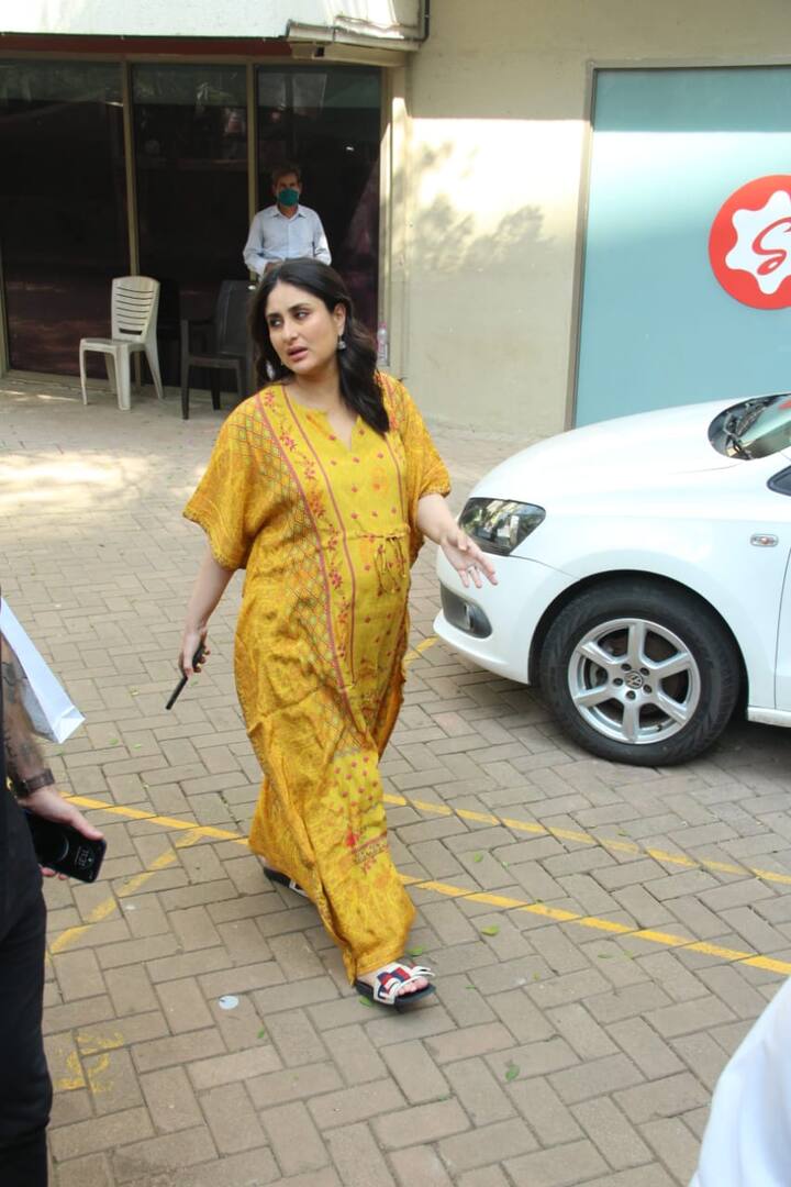 heavily pregnant kareena kapoor khan spotted in the city in mustard