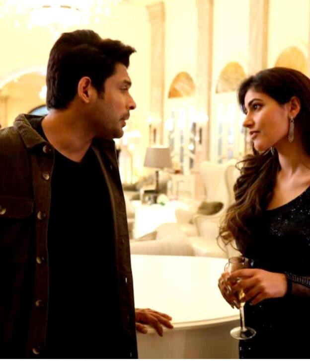 Sidharth will be essaying the role of Agastya in ‘Broken But Beautiful 3’ opposite Sonia Rathee. The BTS pictures have created anticipation among the fans on social media. The web series trended on Twitter after the photos surfaced on the internet. (PIC Credit: ALT Balaji's Instagram)