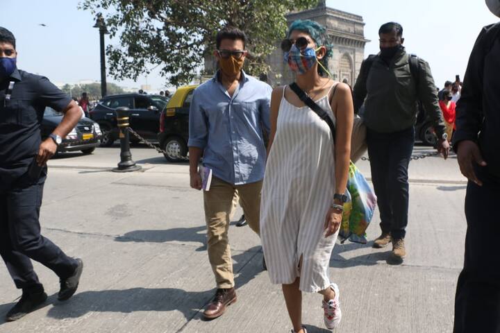 The '3 idiots' actor has been recently clicked with his family at the Gateway of India.