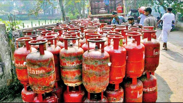 LPG Price: Another shock to the general public, so high gas prices since January 1. LPG Price: ਆਮ ਲੋਕਾਂ ਨੂੰ ਫਿਰ ਝਟਕਾ, 1 ਜਨਵਰੀ ਤੋਂ ਲੈ ਕੇ ਹੁਣ ਤੱਕ ਇੰਨੀਆਂ ਵਧੀਆਂ ਗੈਸ ਦੀਆਂ ਕੀਮਤਾਂ