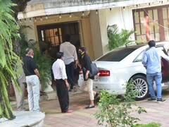 PICS: Ranbir, Neetu & Tara Arrive At Kapoor's Bungalow To Pay Last Respect To Rajiv Kapoor