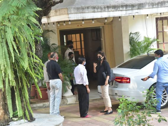 Rajiv Kapoor Death: Ranbir Kapoor & Neetu Kapoor Arrive At Kapoor's