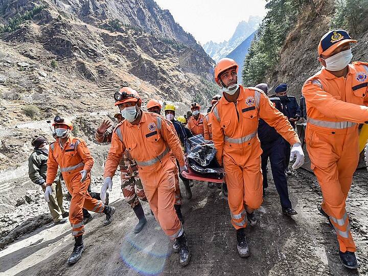 Uttarakhand glacier disaster tragedy kills 32 so far, efforts continue to evacuate people trapped in tunnels ਉਤਰਾਖੰਡ ਦੁਖਾਂਤ 'ਚ ਹੁਣ ਤੱਕ 32 ਲੋਕਾਂ ਦੀ ਮੌਤ,  ਸਰੁੰਗ 'ਚ ਫਸੇ ਲੋਕਾਂ ਨੂੰ ਕੱਢਣ ਦੀਆਂ ਕੋਸ਼ਿਸ਼ਾਂ ਜਾਰੀ 