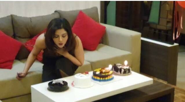 এবিপি আনন্দকে পায়েল জানিয়েছিলেন, আজকের দিনটা কেবল কাছের মানুষদের সঙ্গেই কাটাতে চান তিনি। সকালে বাবা-মায়ের সঙ্গে লাঞ্চেও গিয়েছিলেন অভিনেত্রী।