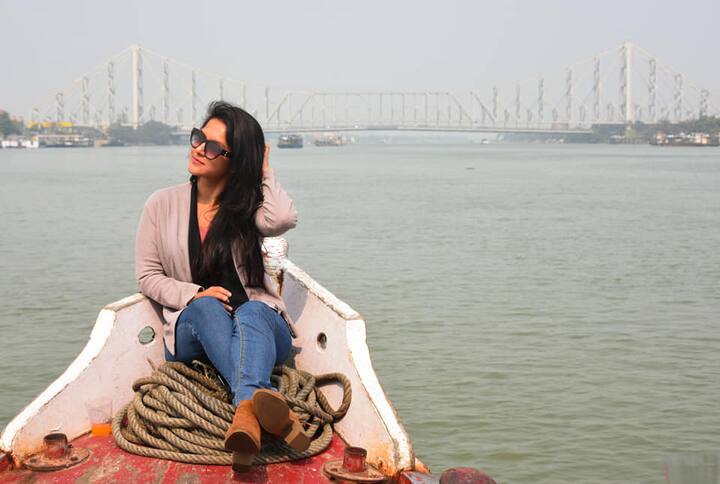 গঙ্গাবক্ষে ভাসলেন অভিনেত্রী-পরিচালক জুটি। সেই ছবিও শেয়ার করলেন সোশ্যাল মিডিয়ায়।