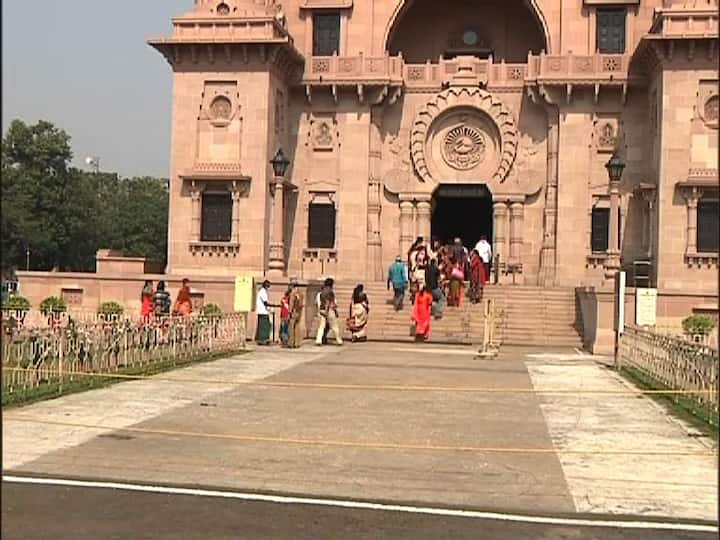 এই বিধি অনুযায়ী, সকাল সাড়ে ৮টা থেকে বেলা ১১টা এবং দুপুর সাড়ে ৩টে থেকে বিকেল সওয়া ৫টা পর্যন্ত মন্দির দর্শনার্থীদের জন্য খোলা থাকবে।