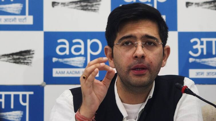 AAP Leader Raghav Chadha Allegations on Badals ਪੰਜਾਬ 'ਚ 'ਬ' ਤੋਂ ਬਾਦਲ ਤੇ 'ਬ' ਤੋਂ ਬੇੜਾਗਰਕ, ਰਾਘਵ ਚੱਢਾ ਨੇ ਬਾਦਲਾਂ ਨੂੰ ਬੁਰੀ ਤਰ੍ਹਾਂ ਘੇਰਿਆ