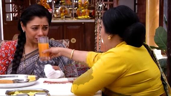Anupamaa's mother-in-law pampers her after fire accident
