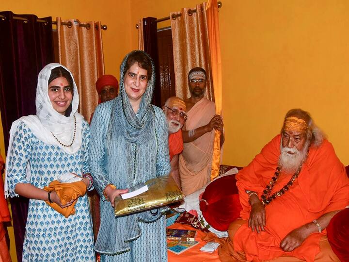 Prayagraj: Congress General Secretary Priyanka Gandhi Vadra and her daughter Miraya Vadra meet Jagat Guru Shankaracharya Shri Swami Swaroopanand Ji Maharaj at Mankameshwar Temple, after taking a holy dip at Sangam on the occasion of Mauni Amavasya festival during the ongoing Magh Mela, Thursday, Feb. 11, 2021. (PTI Photo)