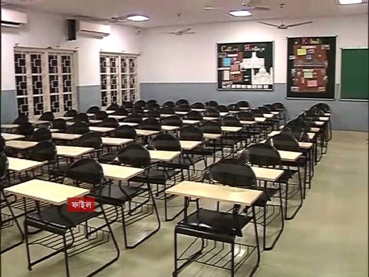 সংক্রমণ কমলেও এখনও করোনা চলে যায়নি। ফলে কোভিড নিয়ম মেনেই স্কুলগুলি খোলার কথা বলা হয়েছে স্কুল শিক্ষা দফতরের তরফে। ফলে স্কুলগুলিকে কী কী ব্যবস্থা করতে হবে সে বিষয়ে গাইডলাইন দেওয়া হয়েছে।