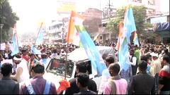 People gather in large number as Priyanka Gandhi arrives in Prayagraj