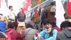 Left Strike In Bengal: হাতে গোলাপ, মুখে 'ইনকিলাব জিন্দাবাদ', 'অহিংস প্রতিবাদে' ধর্মঘটকারীরা