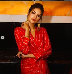 Dictionary Film Photos: নতুন ছবির প্রিমিয়ারেও একসঙ্গে যশ-নুসরত!