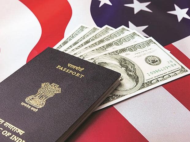 Back H-1B visa ‘in-country’ renewal: How this will benefit Indian professionals in US. Explained H1B Visa Update: ஹெச்1பி விசா அப்டேட்டில் புதிய வழிமுறை.. இந்தியர்களுக்கு அடித்த ஜாக்பாட்..இவ்வளவு பணம் மிச்சமா?