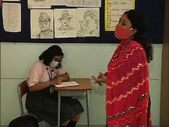 School Reopen Photos: ১১ মাস পরে স্কুলে ফেরা, হাজির ১০০ শতাংশ পড়ুয়া