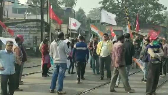 আজ বাংলায়: বামেদের ধর্মঘটে ভোগান্তির শিকার সাধারণ মানুষ, ১১ মাস পর রাজ্যে খুলল স্কুল