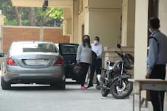 PICS: Nine-Month Pregnant Kareena Kapoor Khan Snapped At BFF Amrita Arora's Home In Mumbai