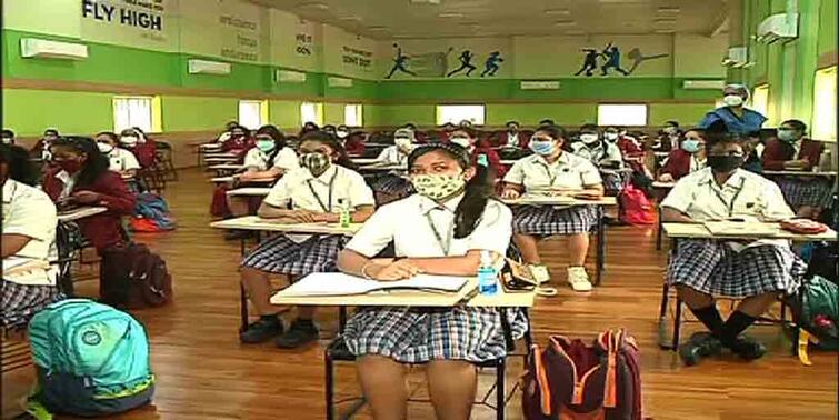Bengal School Reopen: challenging strike and corona situations, school started after one year WB School Reopen: প্রায় এক বছর পর চালু ক্লাস,কোভিড পর্বে বদলে গিয়েছে চেনা স্কুল,বদল টিফিনেও