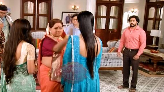 Gehna's sister-in-law slapped for stealing | Saath Nibhaana Saathiya 2