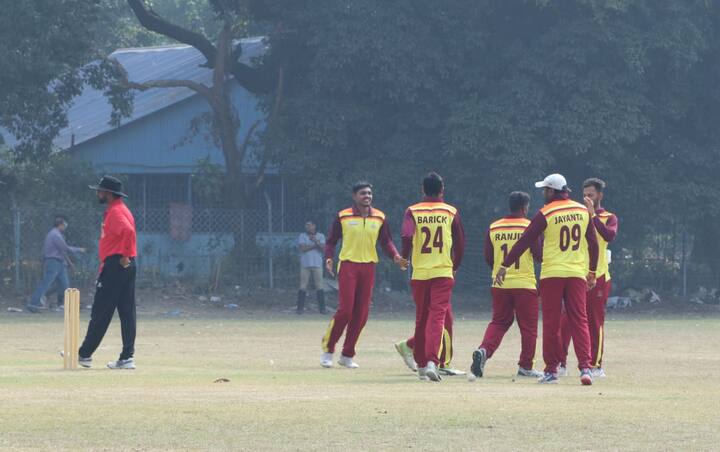দীর্ঘ ৩৩৪ দিন পর কলকাতার ময়দানে ফিরল ক্রিকেট।