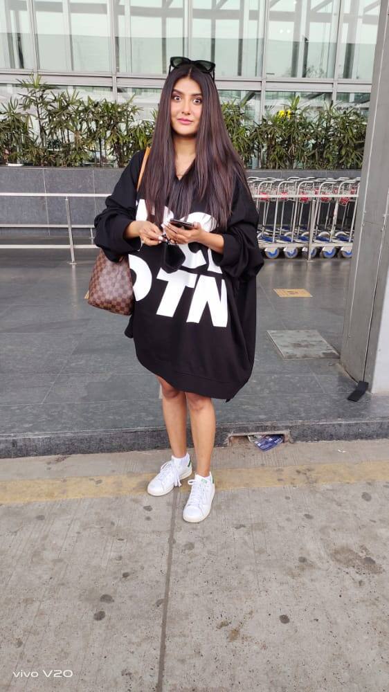 বেশ কিছুদিন ধরেই কলকাতার বাইরে ছুটি কাটাতে যাওয়ার পরিকল্পনা করছিলেন পার্নো মিত্র।